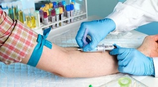 smoking and taking a blood picture from a vein