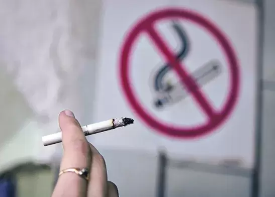 whether smoking is allowed at the entrance